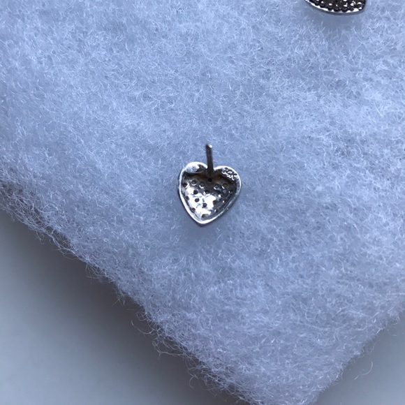 Heart studs, 14k with diamonds - Picture 3 of 3